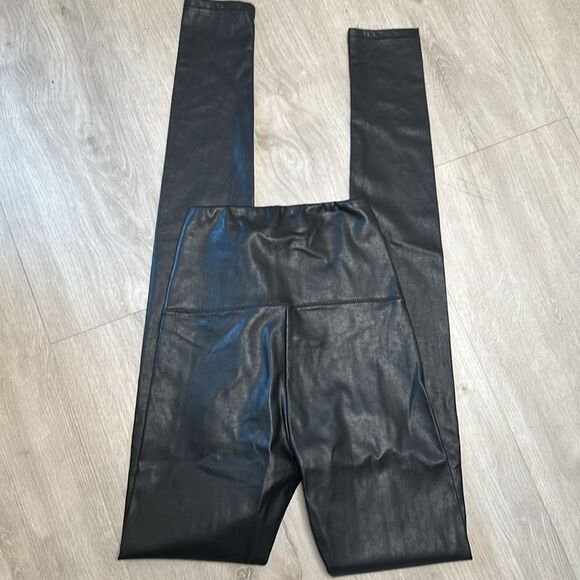 Aritzia Wilfred Free Black Daria Pant High-waisted Vegan Leather legging size XS - Picture 8 of 10